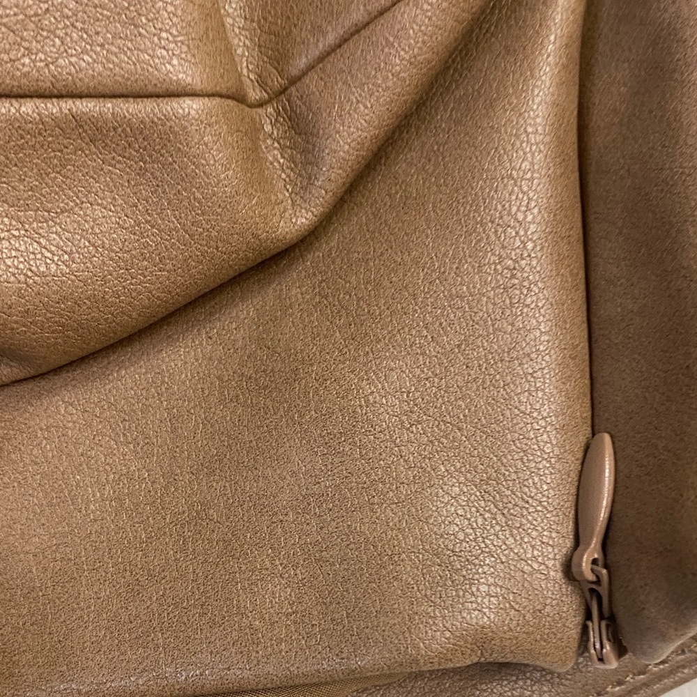 7 For All Mankind Camel Women's Faux Leather 2000s  twist crop top - Picture 3 of 6
